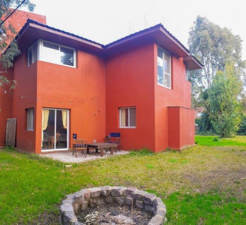 CASA EN VENTA - Los Comechingones entre Mangoré y Namuncurá S/N