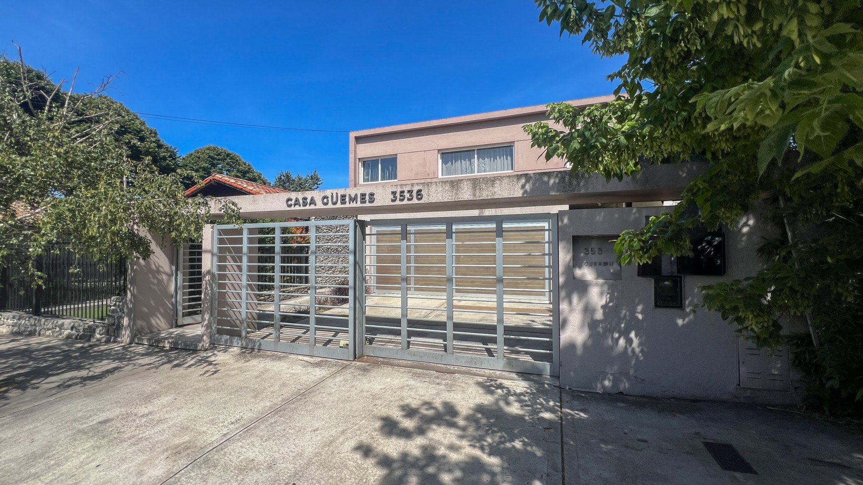 CASA EN VENTA - GUEMES 3500