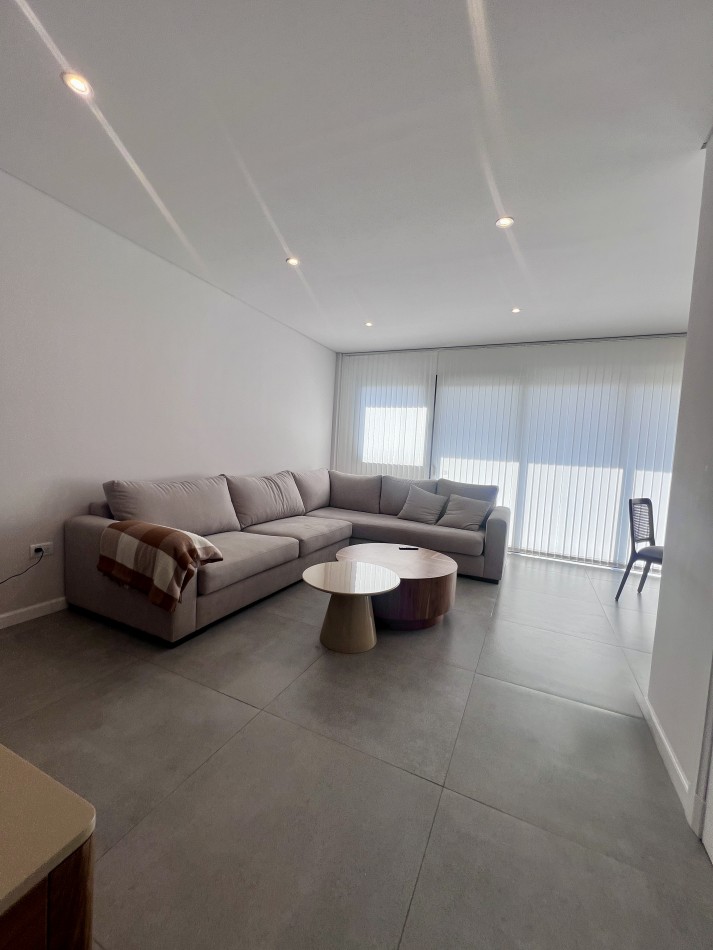 PISO CON TERRAZA PROPIA.  EN VENTA - LAS HERAS 3200