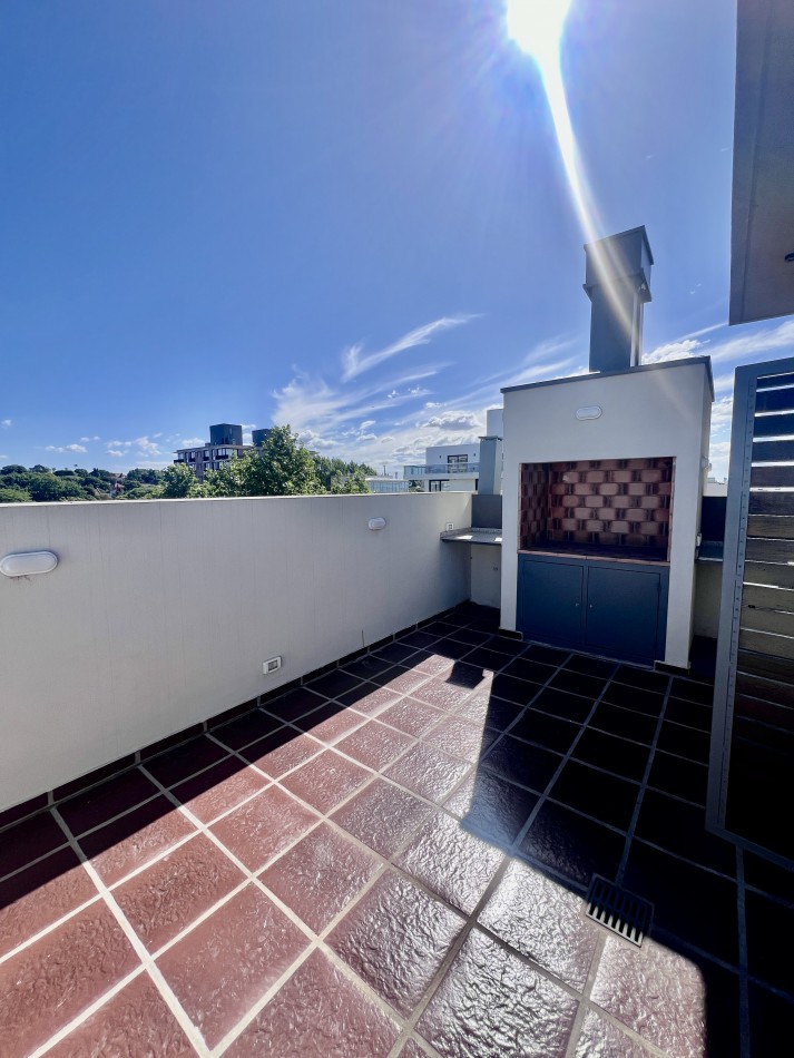 PISO CON TERRAZA PROPIA.  EN VENTA - LAS HERAS 3200