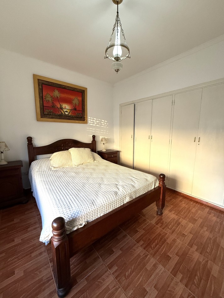 CASA 6 AMBIENTES EN VENTA - BENITO LYNCH 300