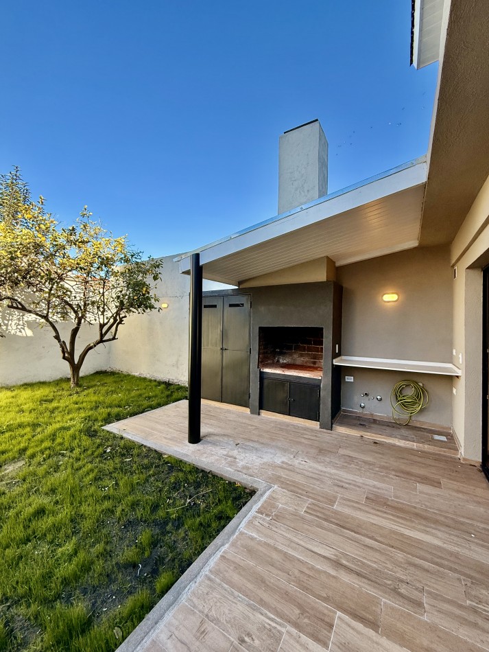 VENTA CASA 4 AMBIENTES - CATAMARCA 3800