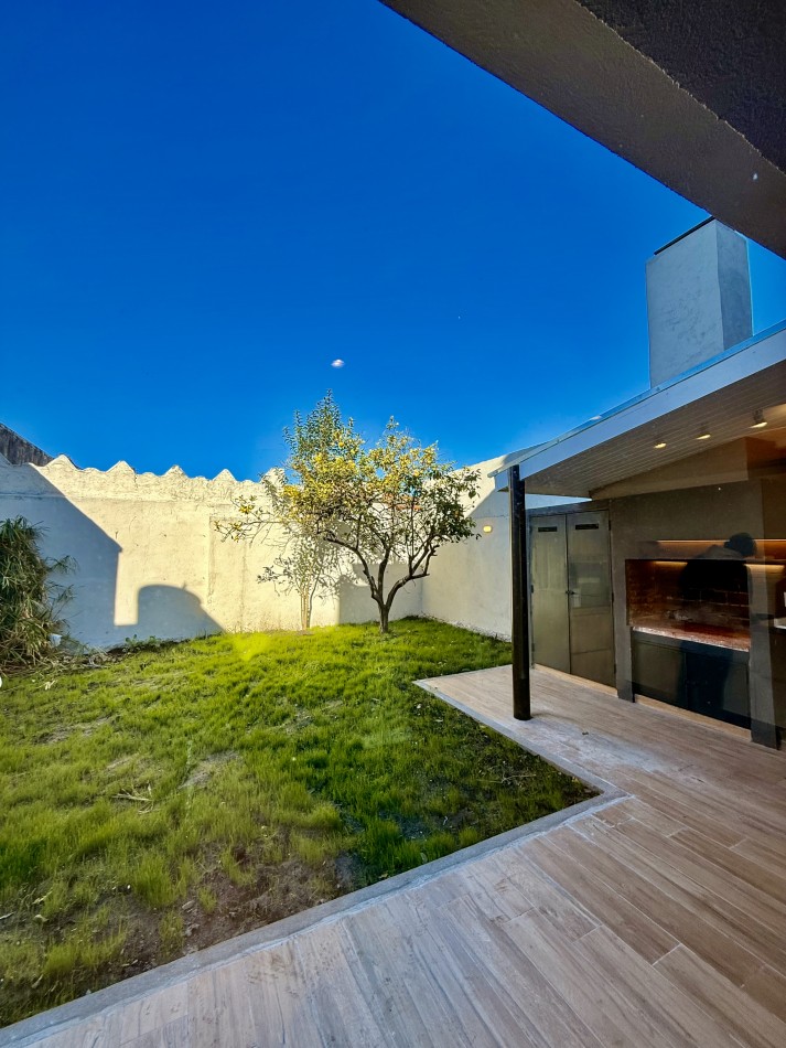 VENTA CASA 4 AMBIENTES - CATAMARCA 3800