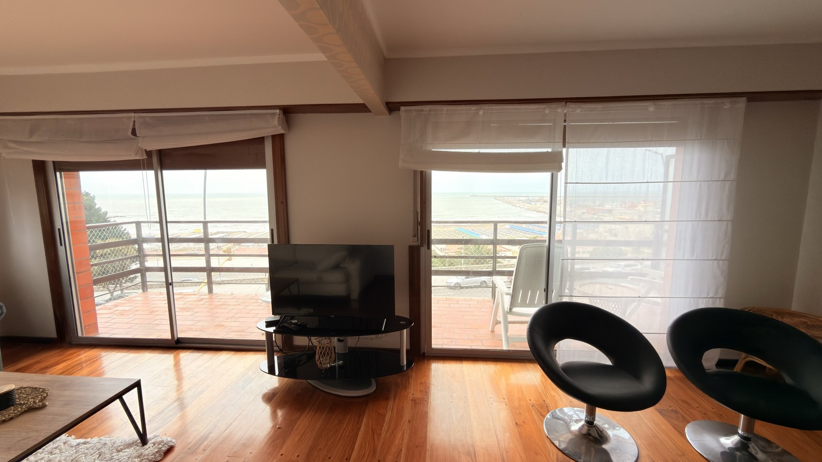 ALQUILER TEMPORARIO - Frente al Mar en Playa Grande · 7 PAX