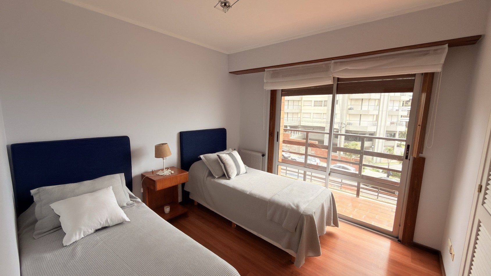 ALQUILER TEMPORARIO - Frente al Mar en Playa Grande · 7 PAX