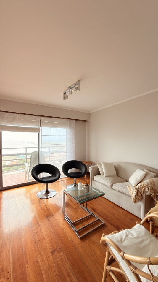 ALQUILER TEMPORARIO - Frente al Mar en Playa Grande · 7 PAX
