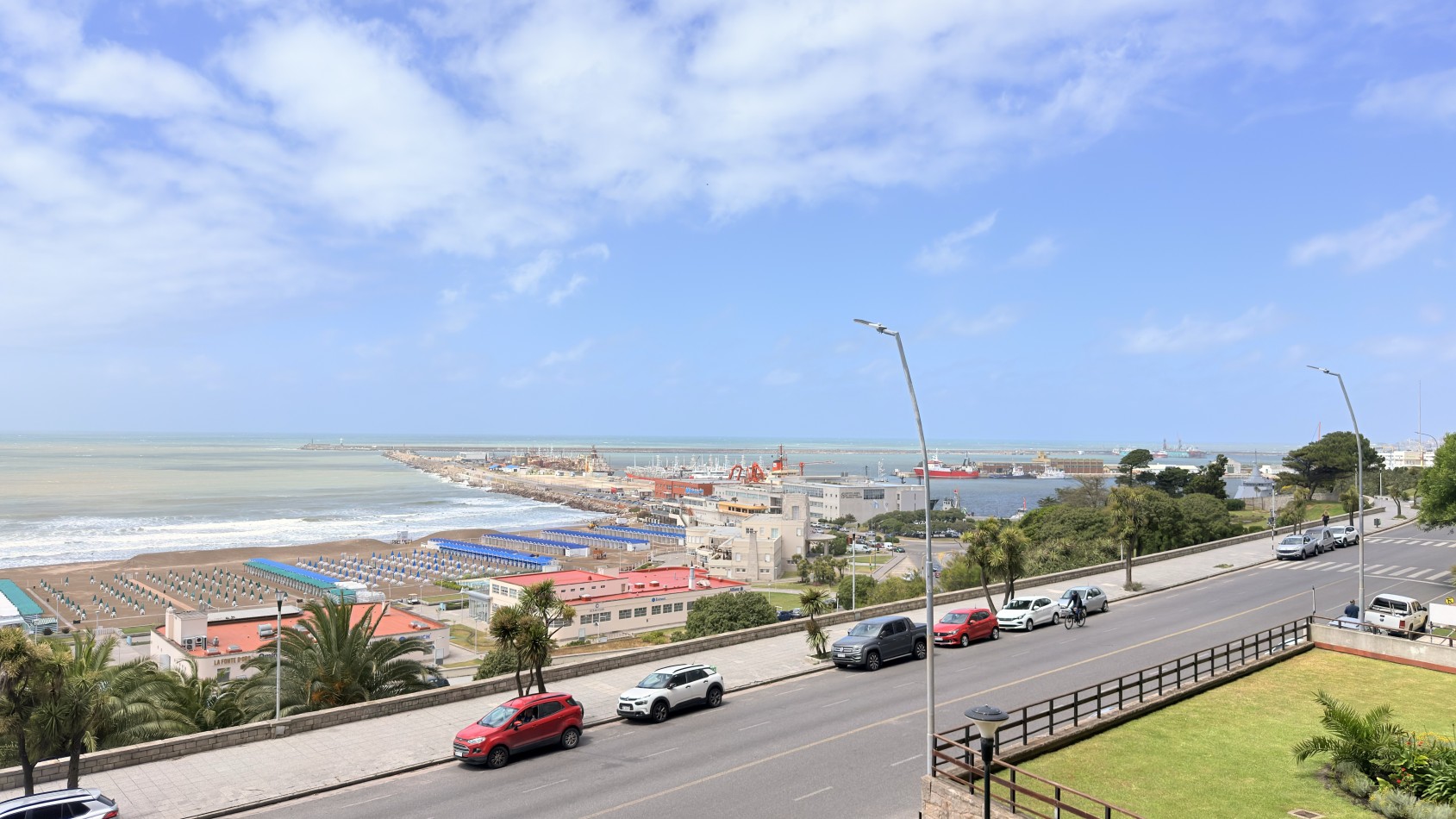 ALQUILER TEMPORARIO - Frente al Mar en Playa Grande · 7 PAX