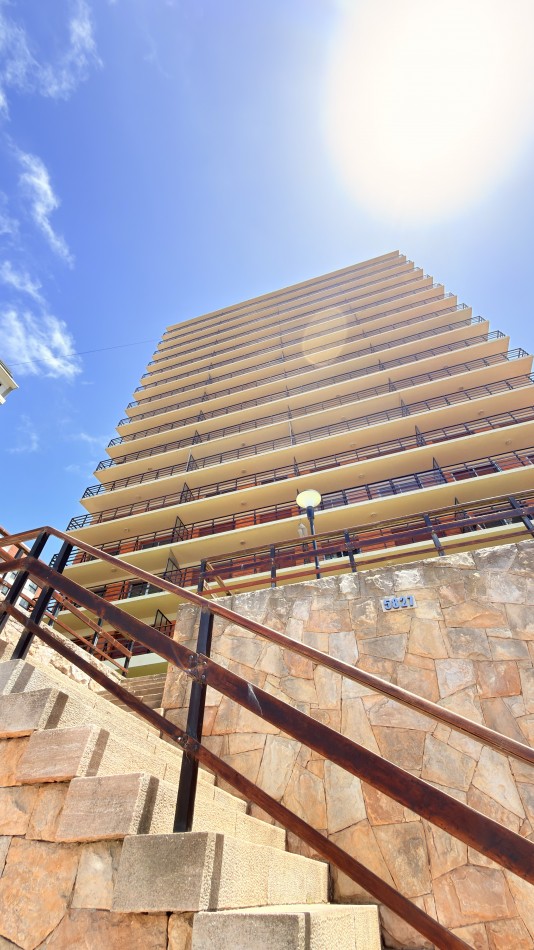 ALQUILER TEMPORARIO - Frente al Mar en Playa Grande · 7 PAX