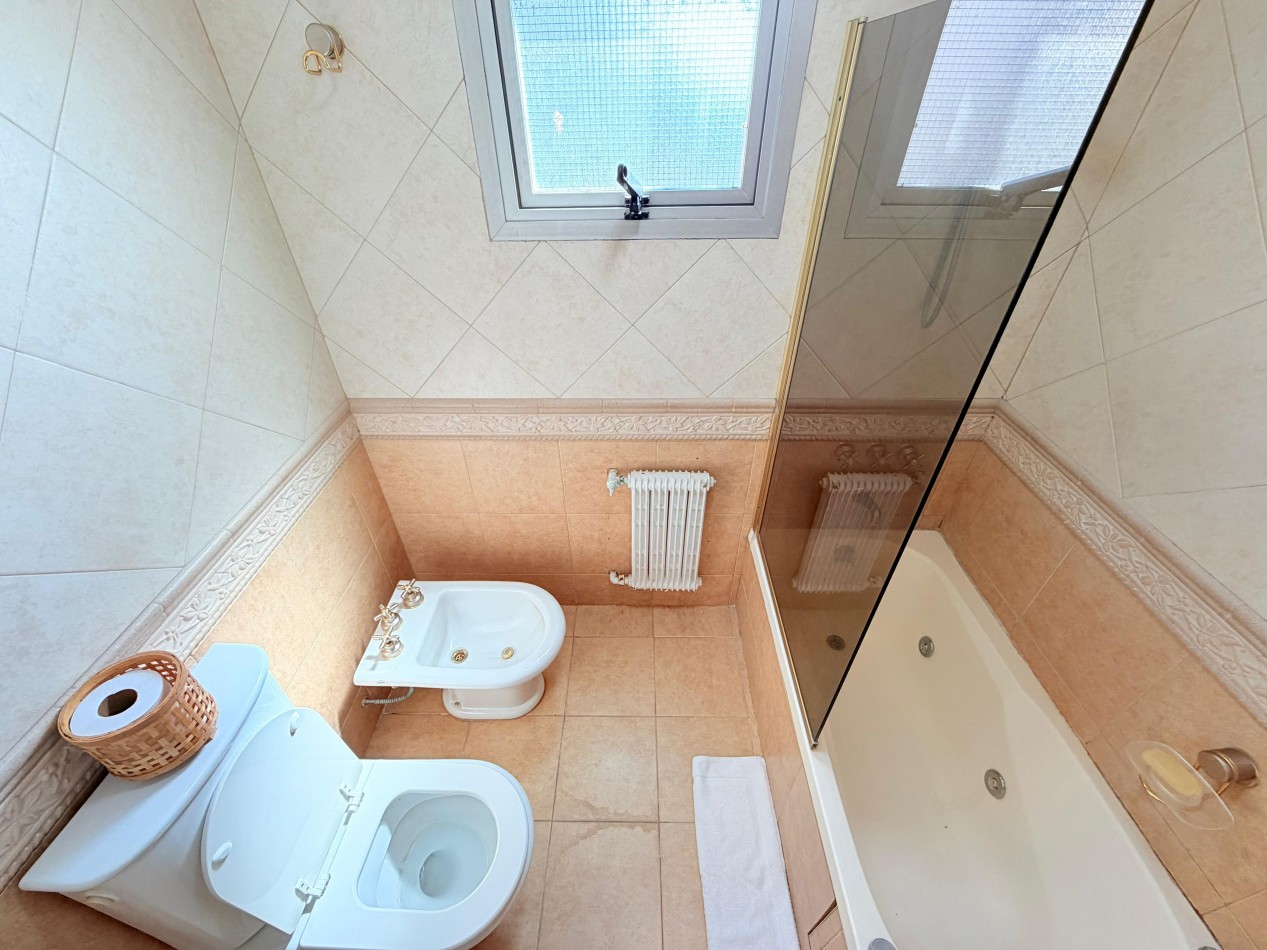 ALQUILER TEMPORARIO - Frente al Mar en Playa Grande · 7 PAX