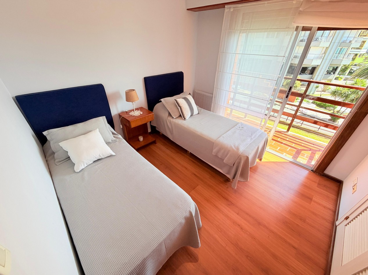 ALQUILER TEMPORARIO - Frente al Mar en Playa Grande · 7 PAX