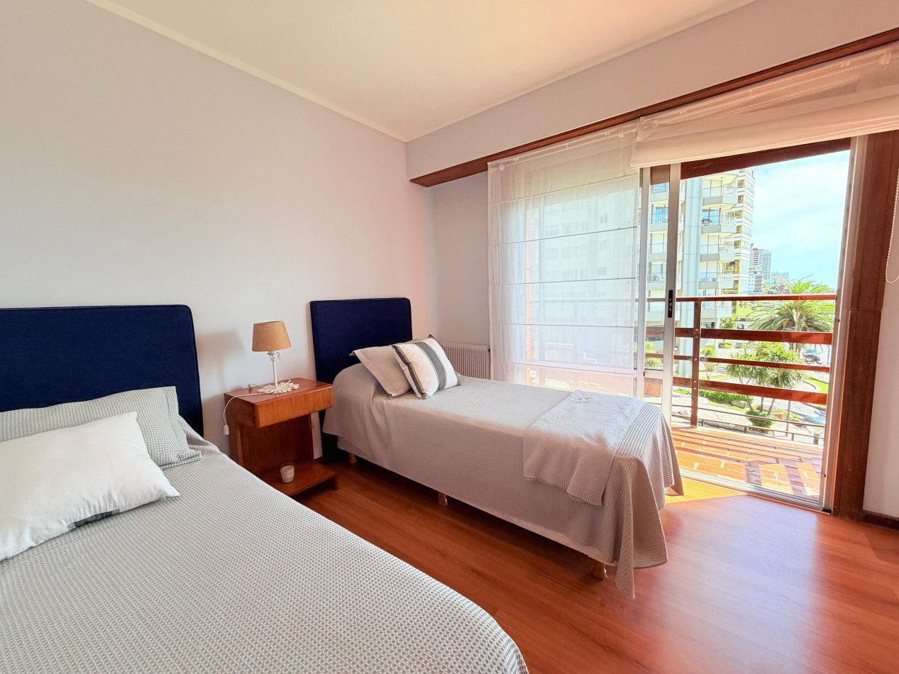 ALQUILER TEMPORARIO - Frente al Mar en Playa Grande · 7 PAX