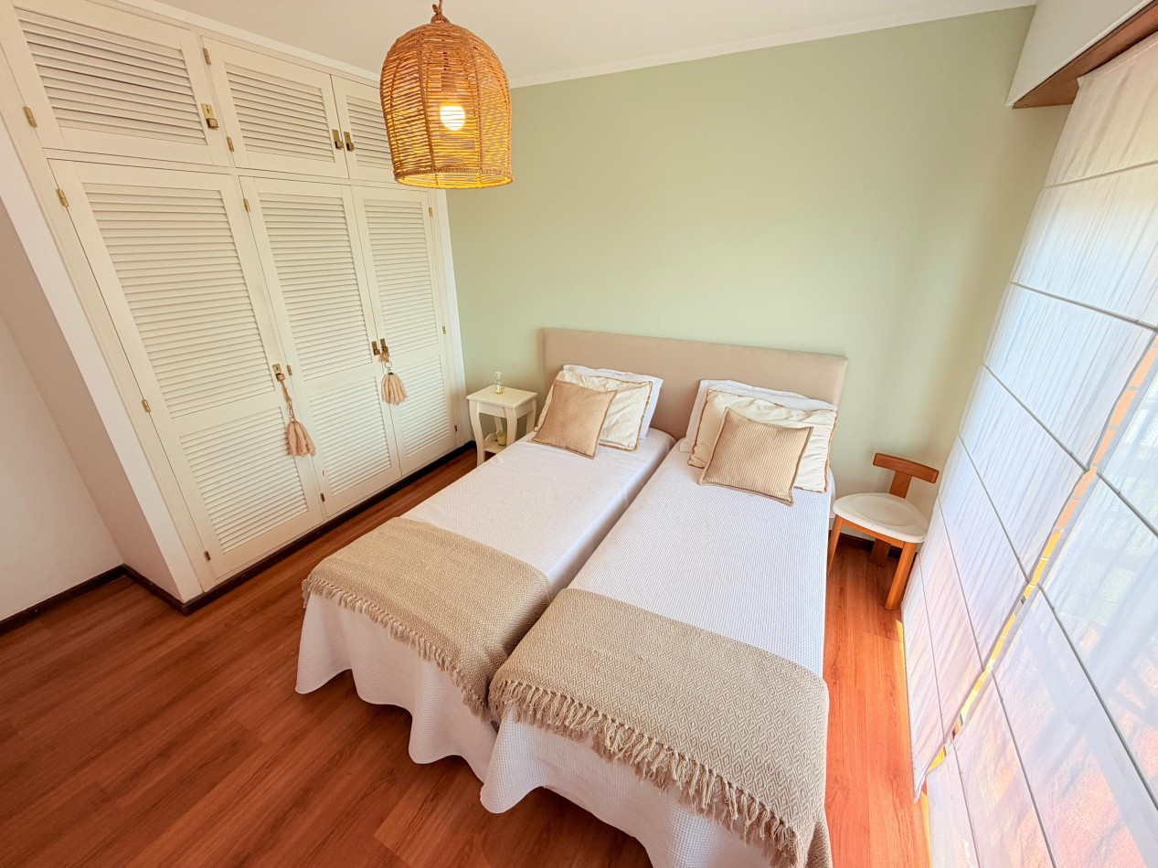 ALQUILER TEMPORARIO - Frente al Mar en Playa Grande · 7 PAX