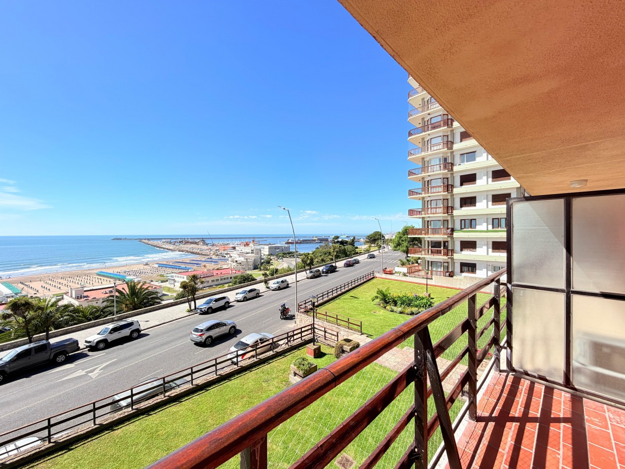 ALQUILER TEMPORARIO - Frente al Mar en Playa Grande · 7 PAX