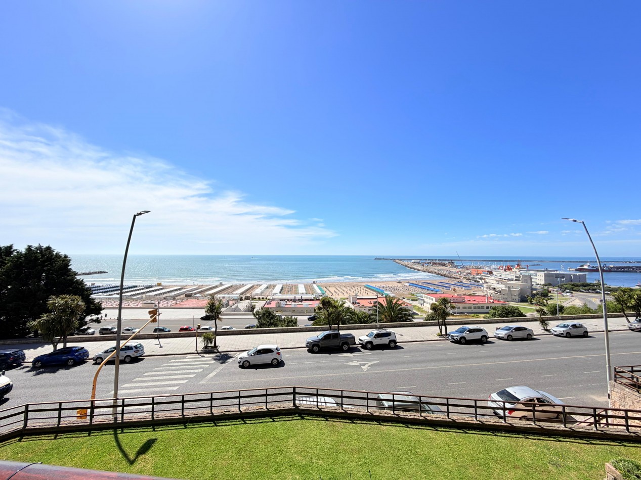 ALQUILER TEMPORARIO - Frente al Mar en Playa Grande · 7 PAX