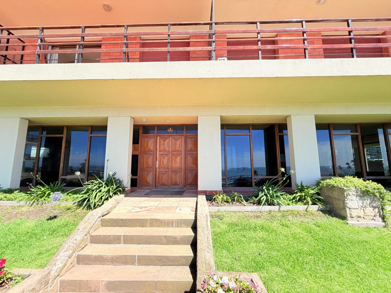 ALQUILER TEMPORARIO - Frente al Mar en Playa Grande · 7 PAX