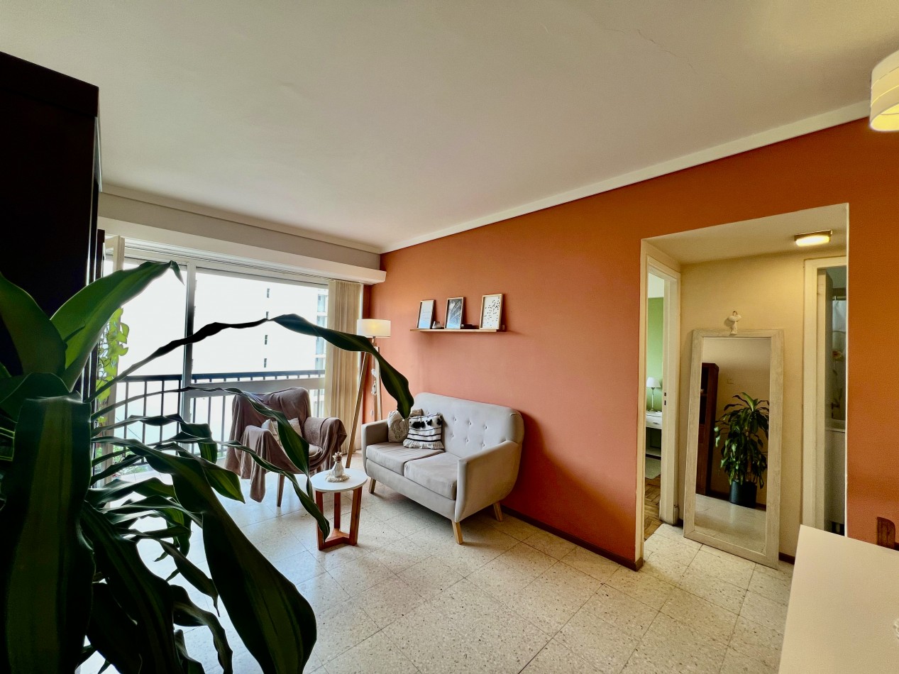 APTO CREDITO. 2 AMBIENTES EN MACROCENTRO SUPER LUMINOSO