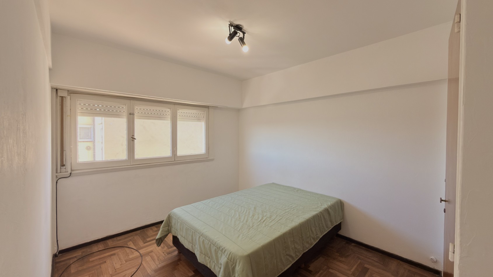 Departamento 4 ambientes en pleno centro - Piso alto con vista abierta