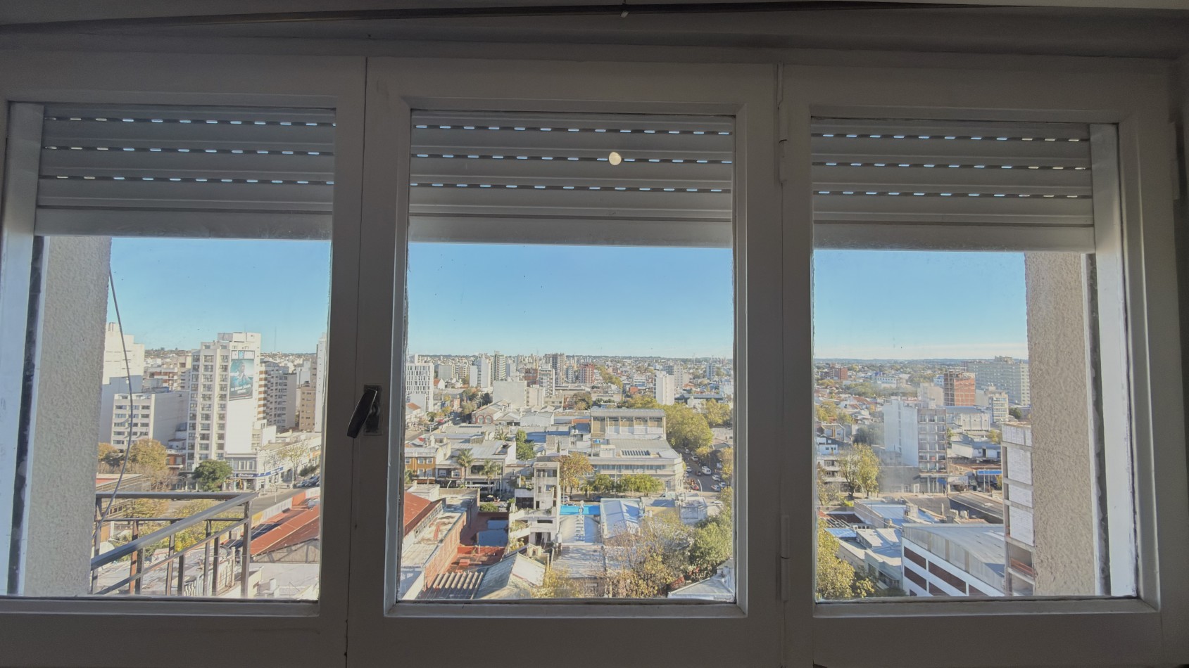 Departamento 4 ambientes en pleno centro - Piso alto con vista abierta