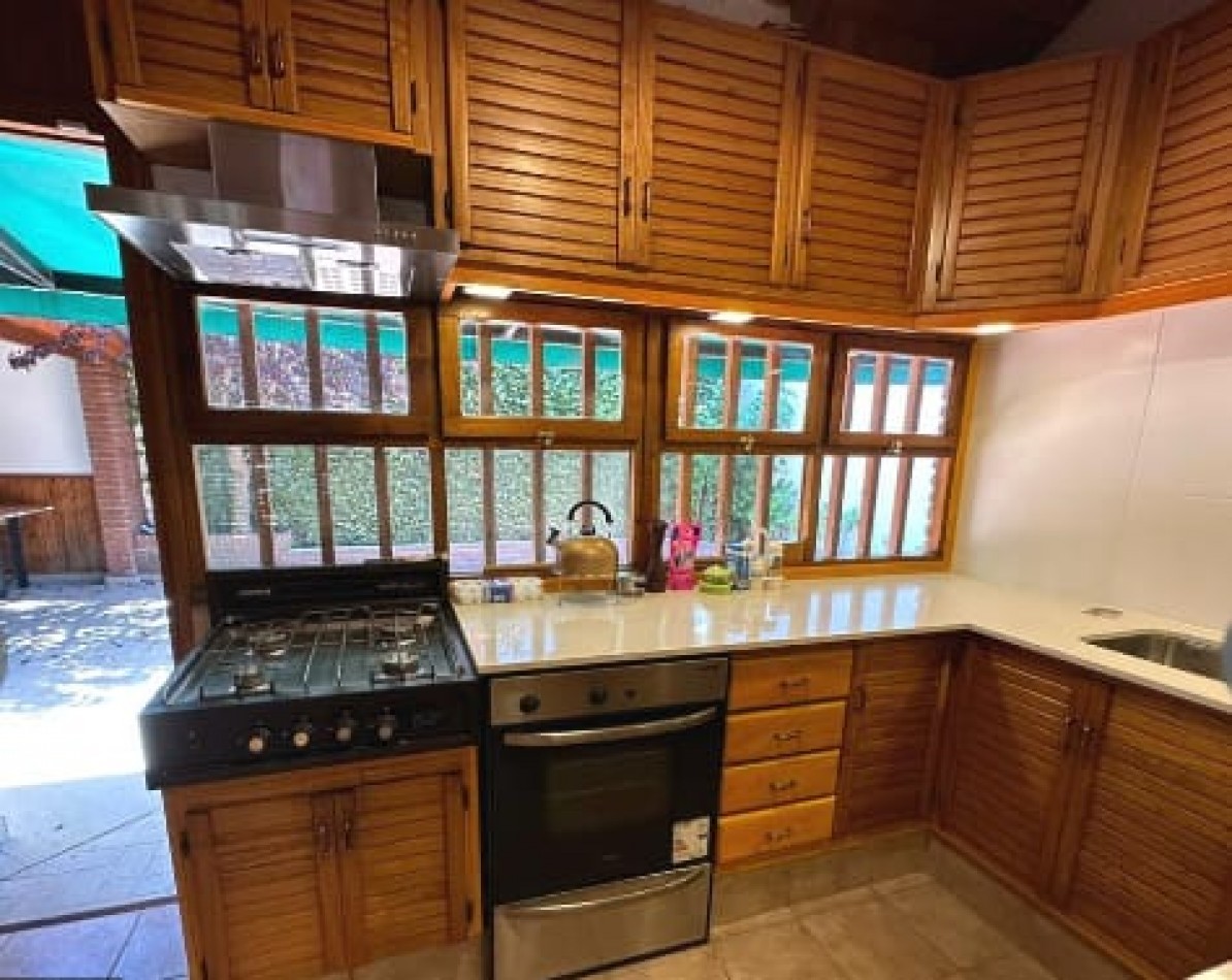 Casa en alquiler en Los Troncos - Roca al 800