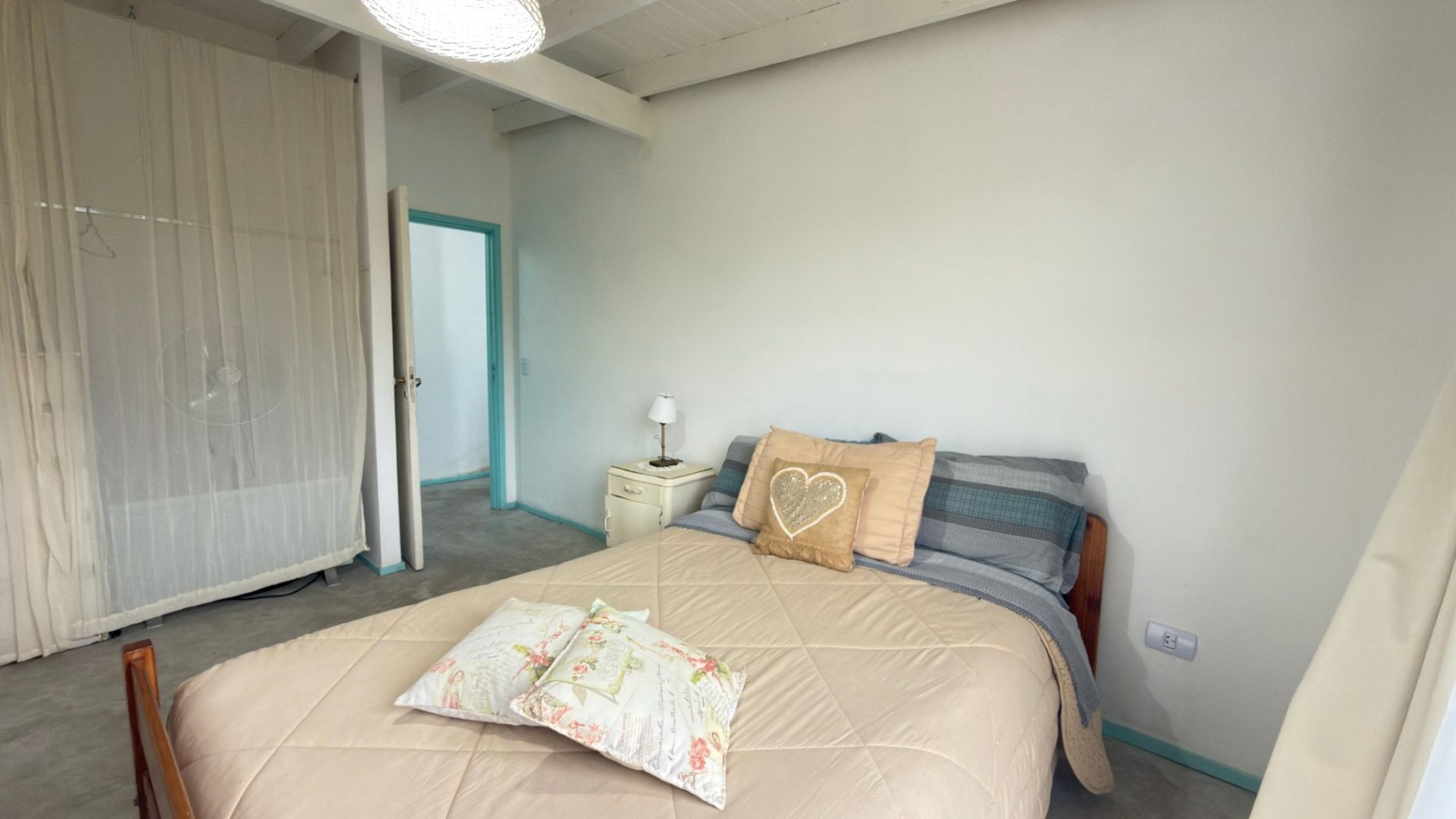 Casa Estilo Campo de 3 ambientes con amplio parque en San Eduardo del Mar
