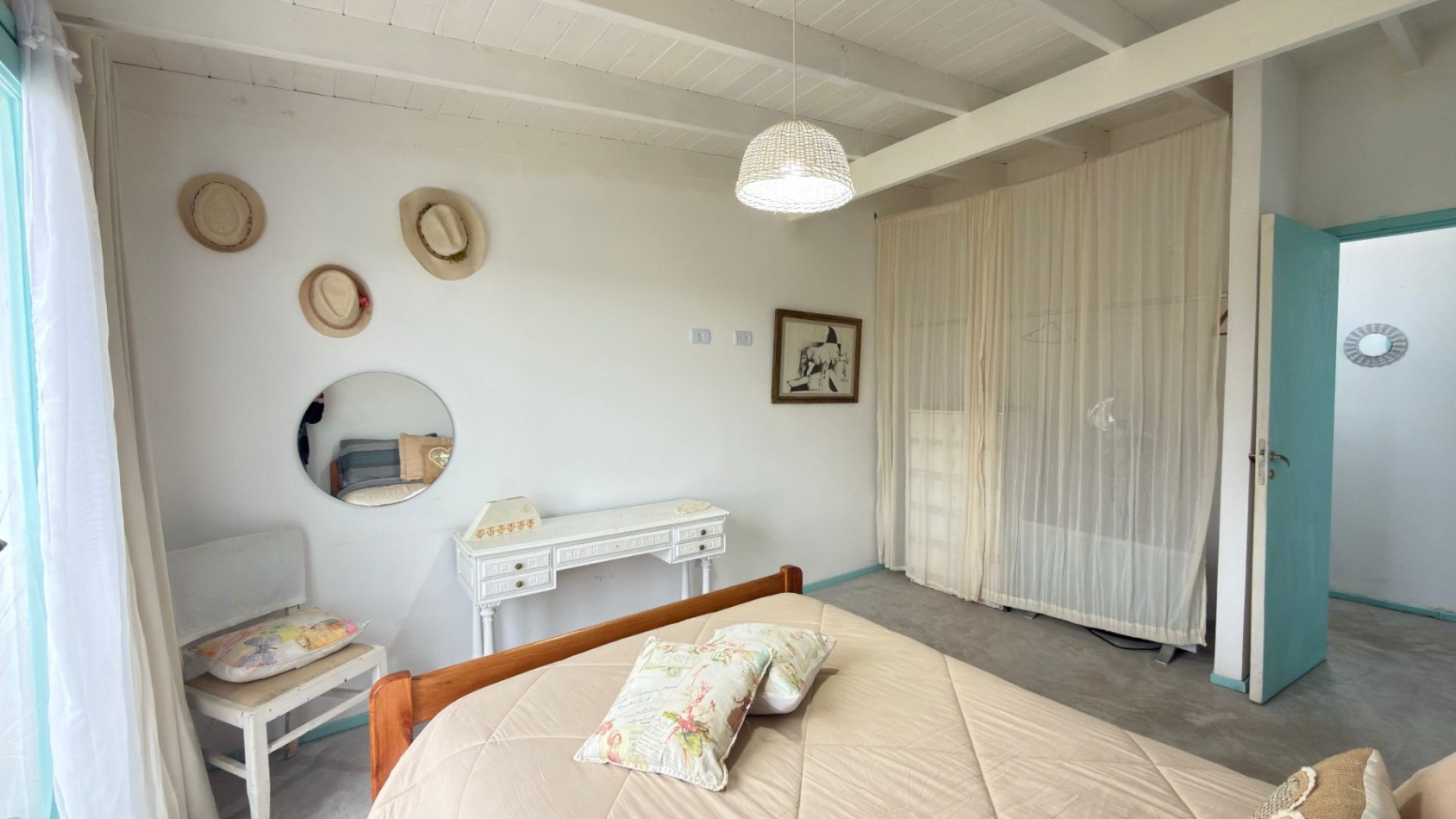 Casa Estilo Campo de 3 ambientes con amplio parque en San Eduardo del Mar