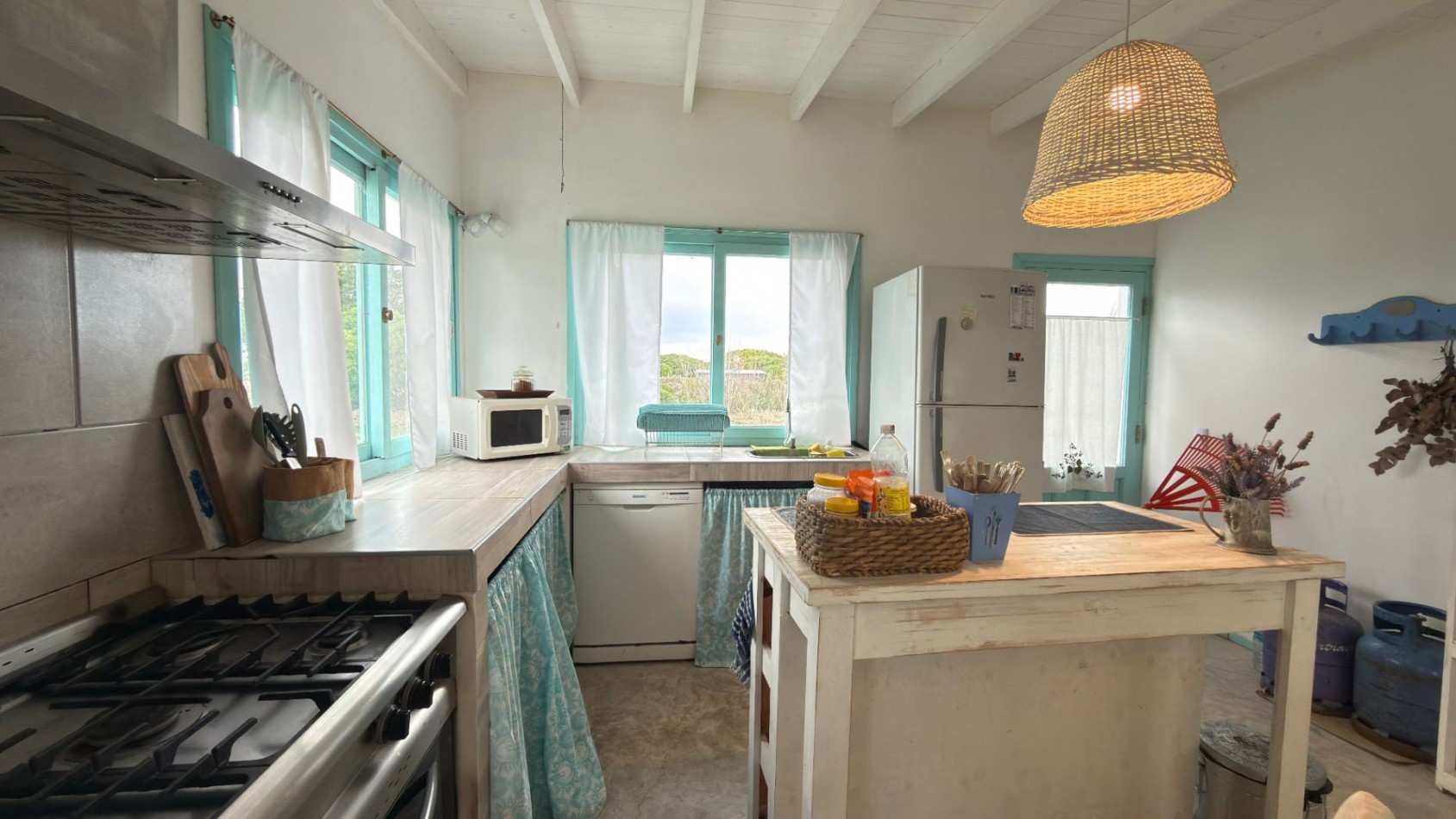 Casa Estilo Campo de 3 ambientes con amplio parque en San Eduardo del Mar