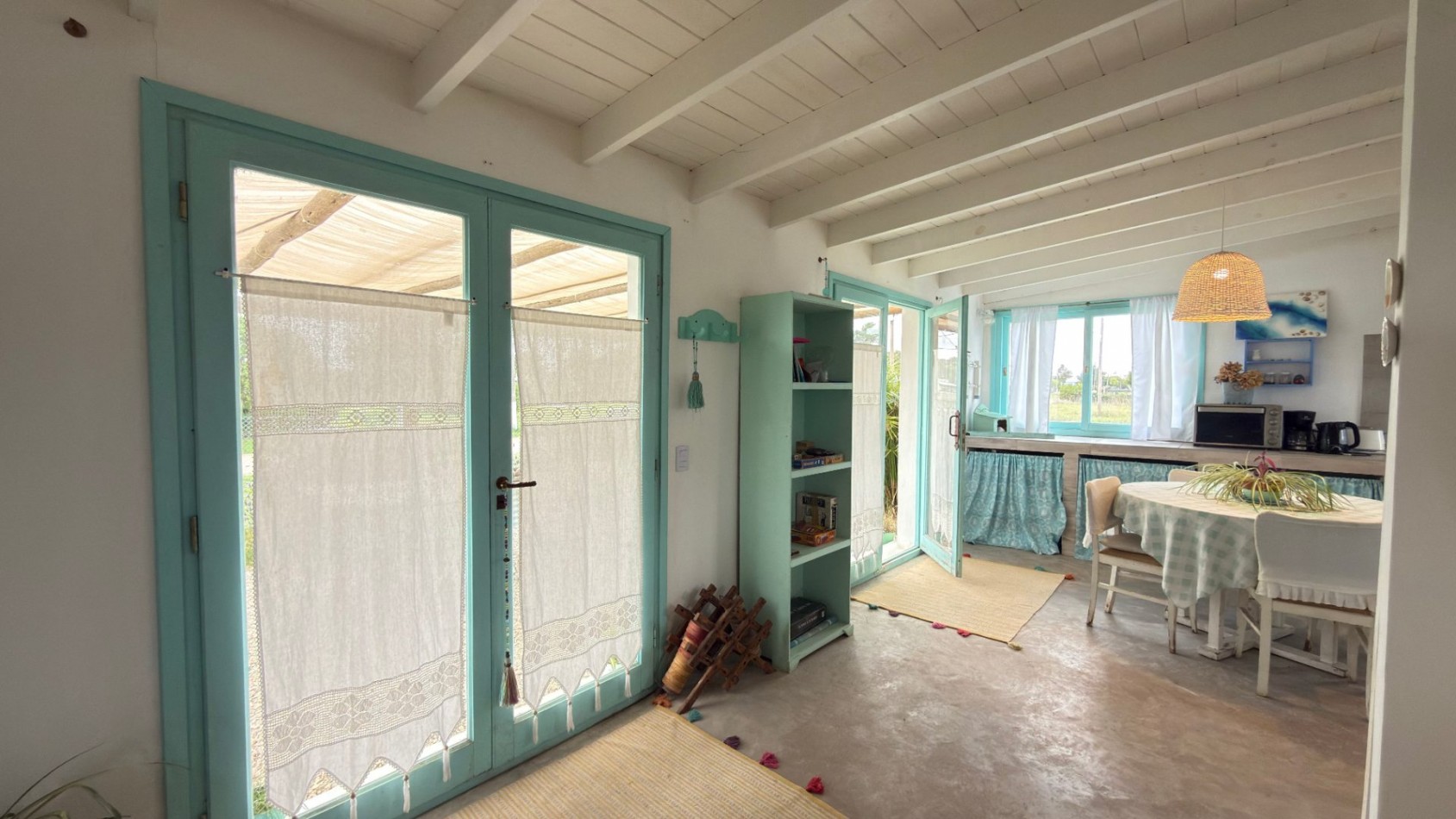 Casa Estilo Campo de 3 ambientes con amplio parque en San Eduardo del Mar