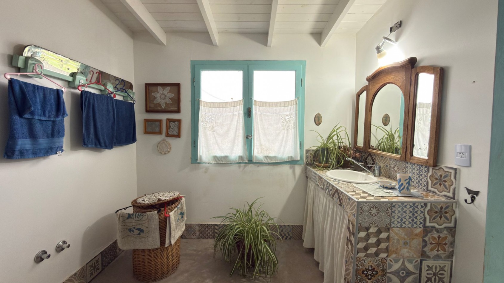 Casa Estilo Campo de 3 ambientes con amplio parque en San Eduardo del Mar
