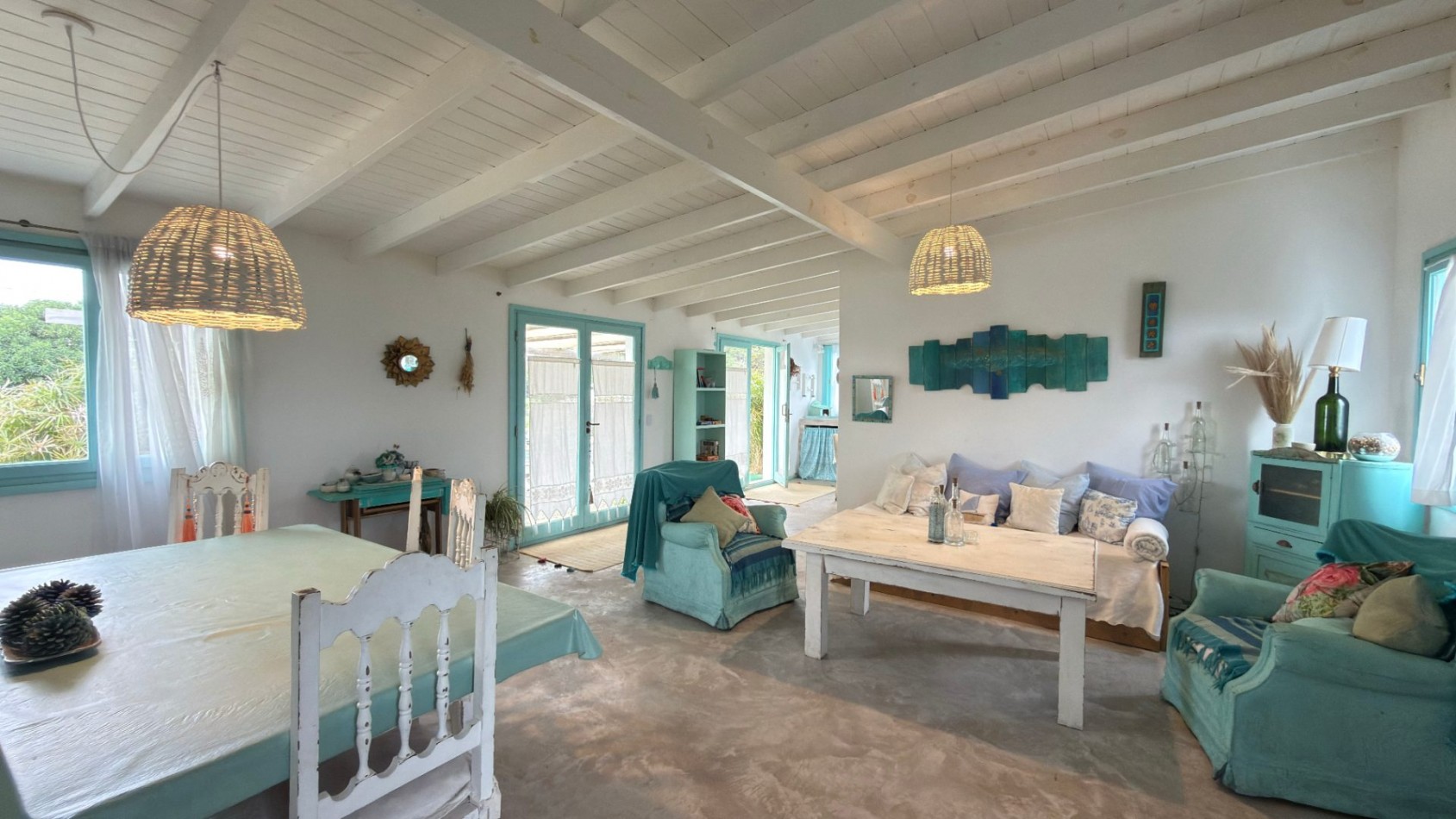 Casa Estilo Campo de 3 ambientes con amplio parque en San Eduardo del Mar