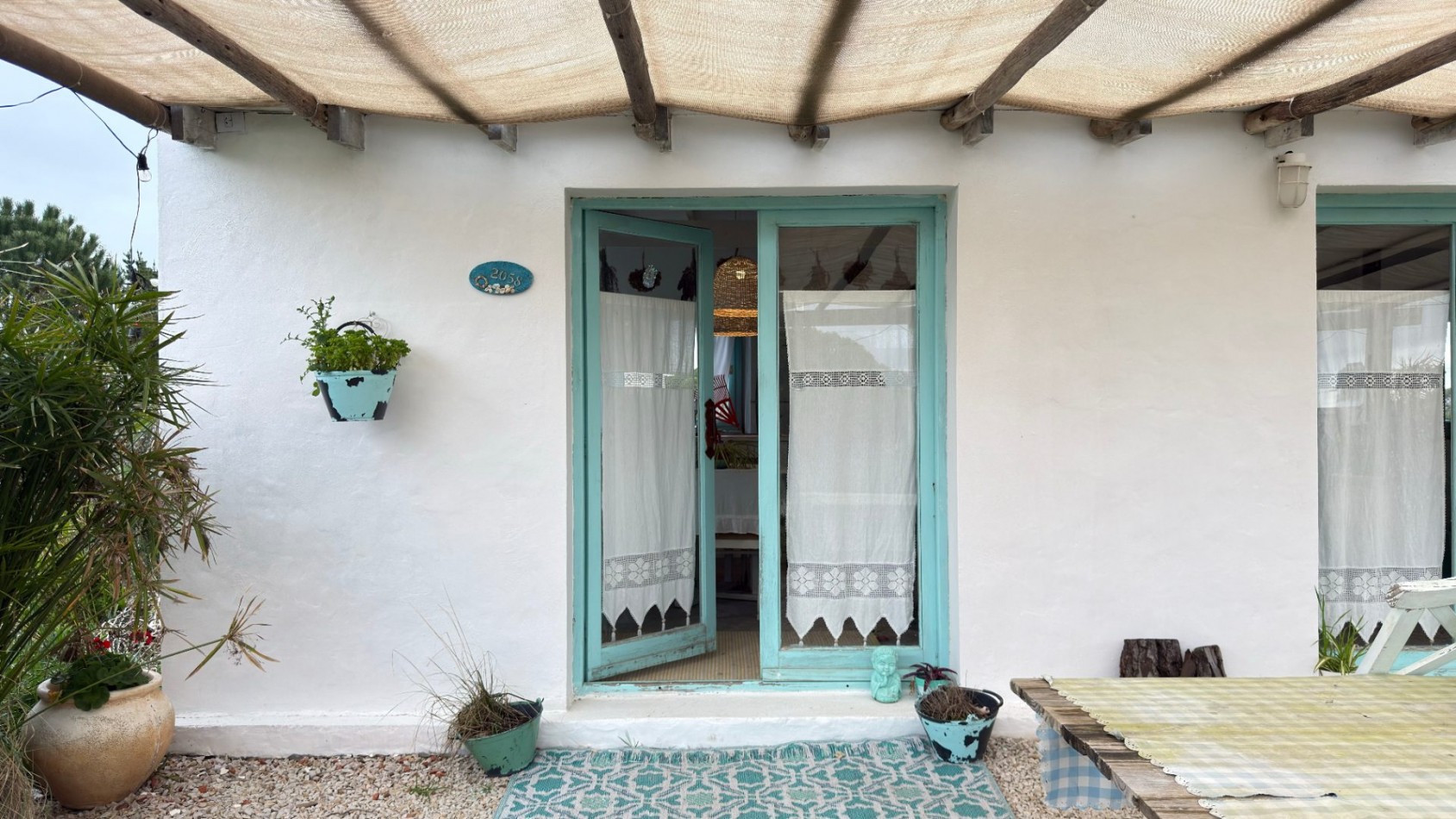Casa Estilo Campo de 3 ambientes con amplio parque en San Eduardo del Mar