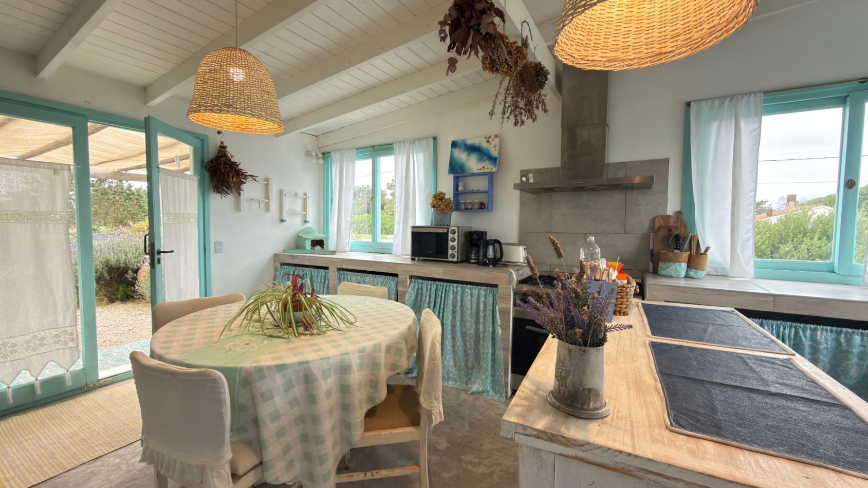 Casa Estilo Campo de 3 ambientes con amplio parque en San Eduardo del Mar
