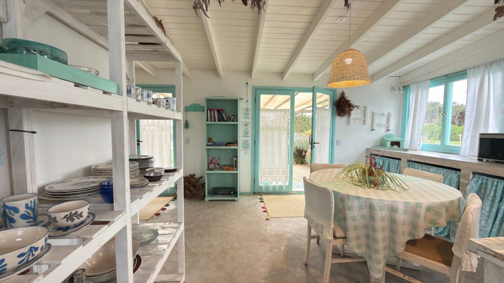 Casa Estilo Campo de 3 ambientes con amplio parque en San Eduardo del Mar