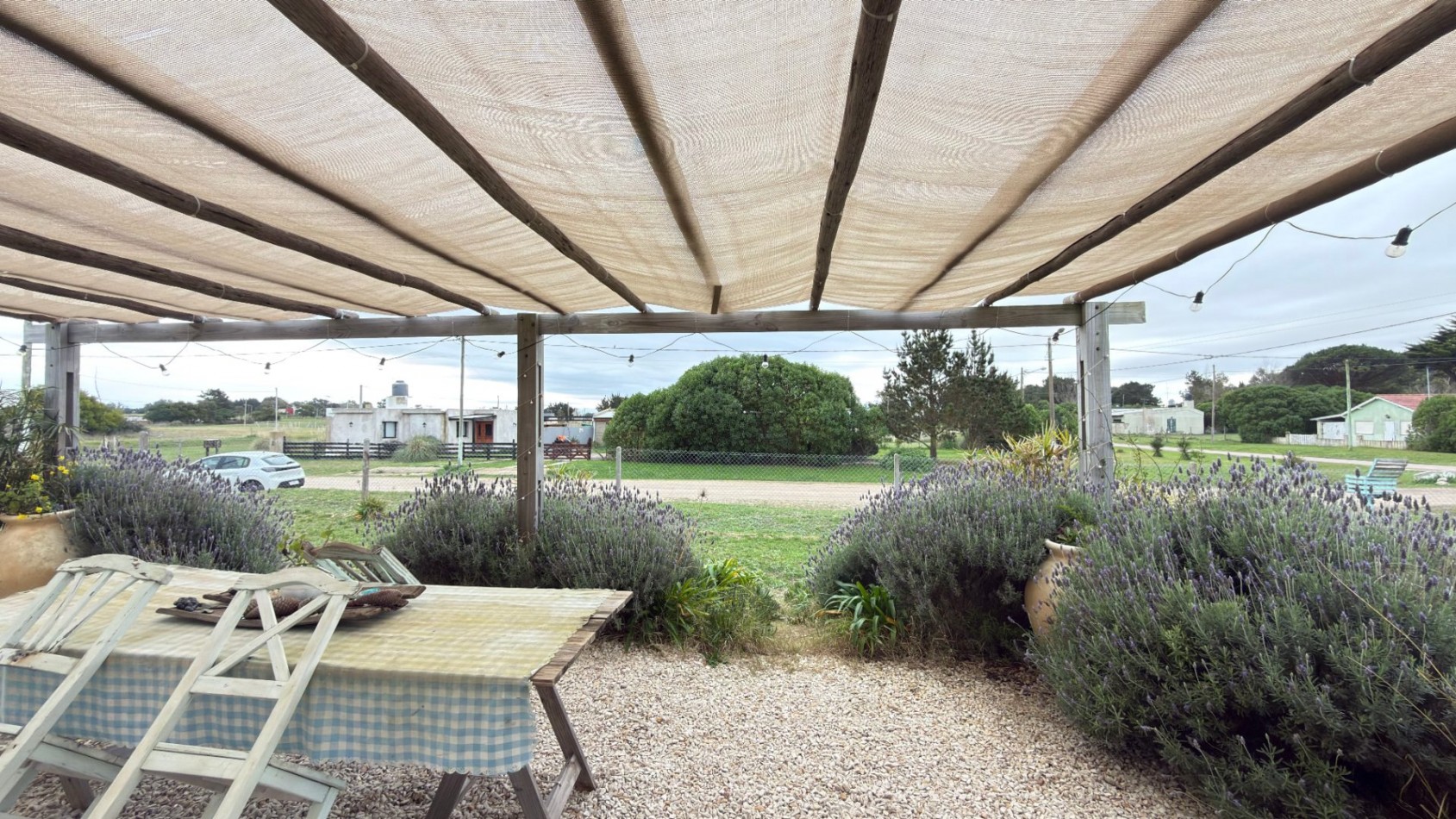 Casa Estilo Campo de 3 ambientes con amplio parque en San Eduardo del Mar