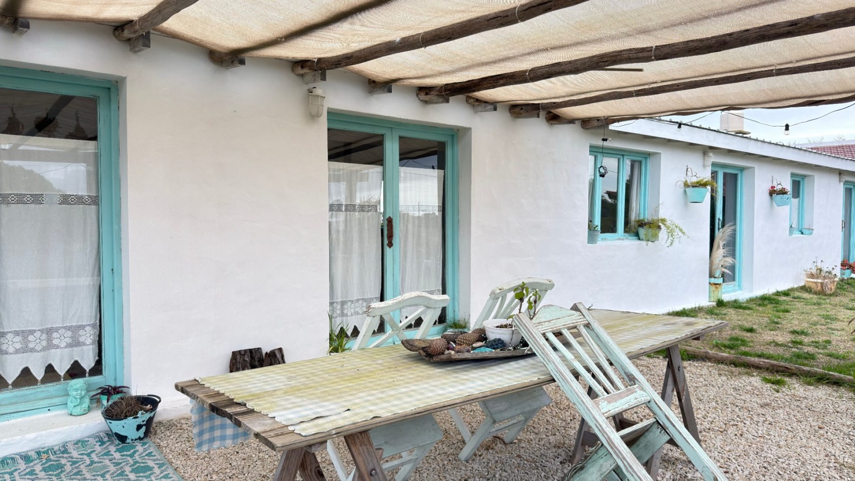 Casa Estilo Campo de 3 ambientes con amplio parque en San Eduardo del Mar