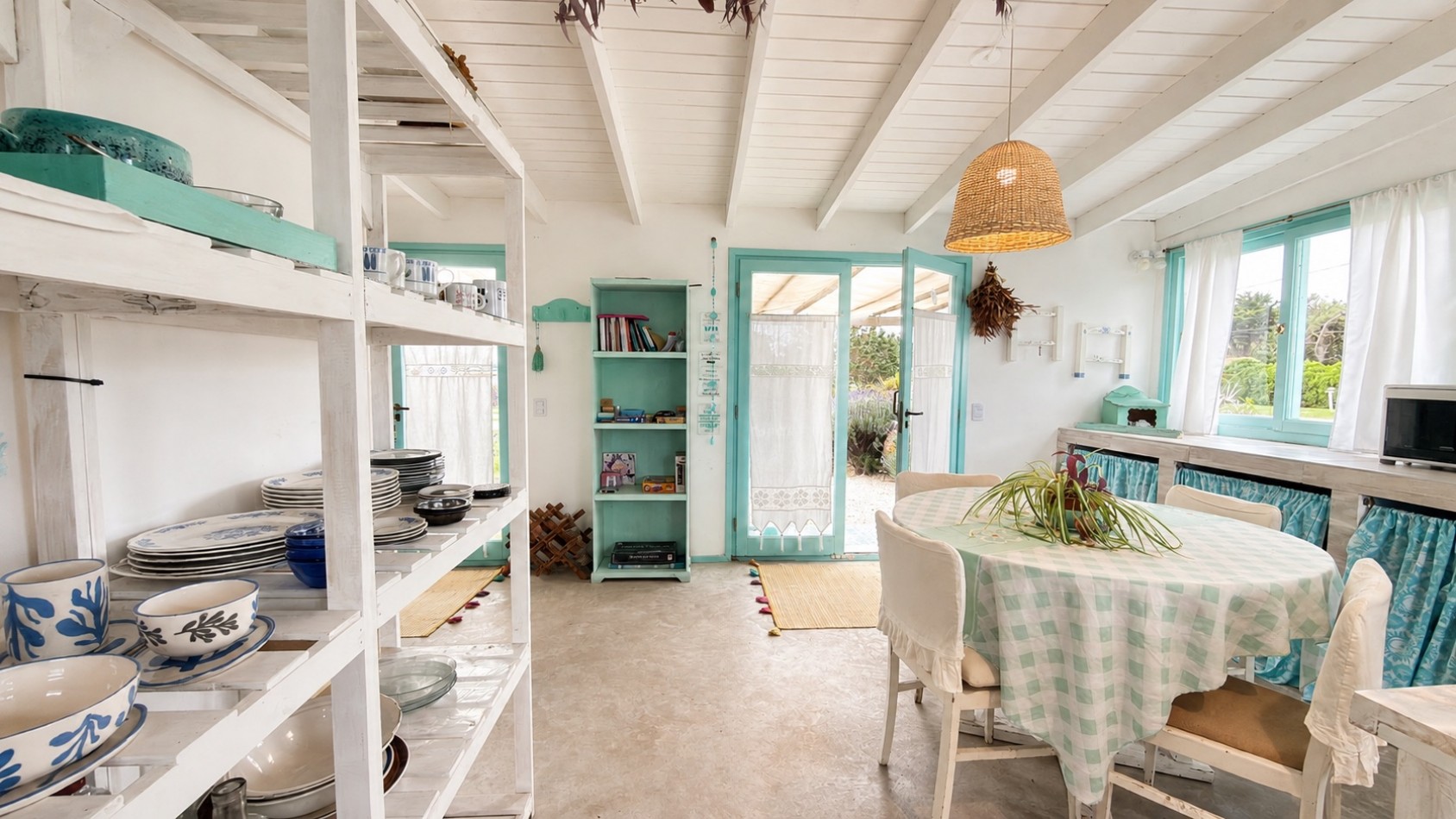 Casa Estilo Campo de 3 ambientes con amplio parque en San Eduardo del Mar