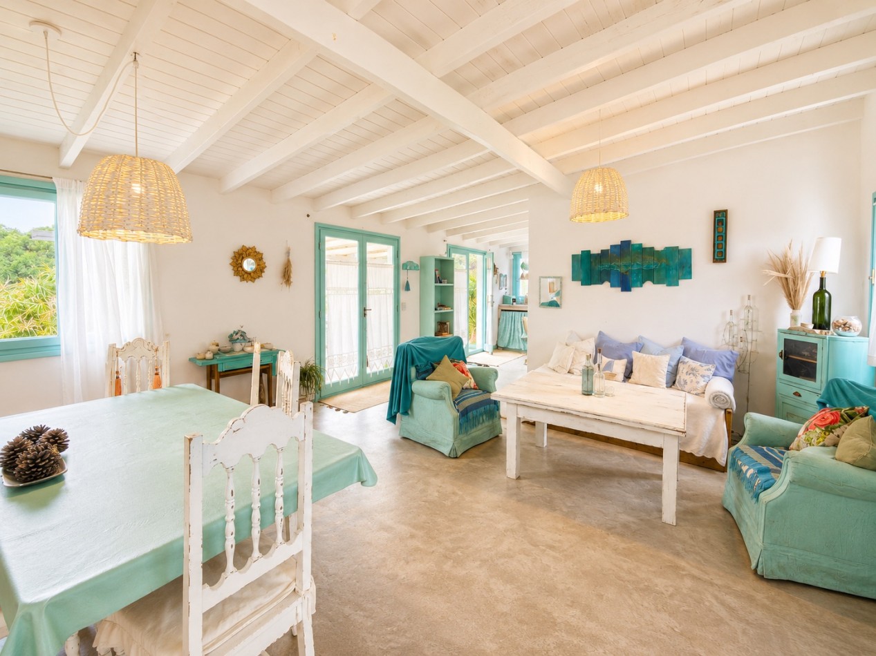 Casa Estilo Campo de 3 ambientes con amplio parque en San Eduardo del Mar