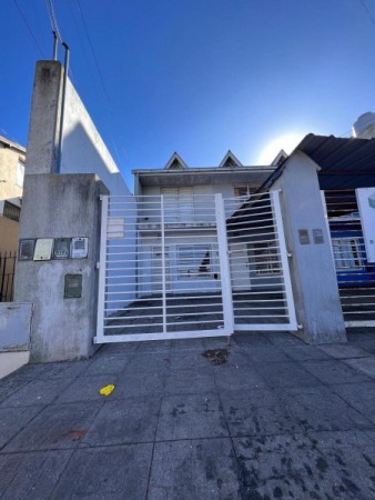 Duplex en Oportunidad de Venta - URUGUAY 900