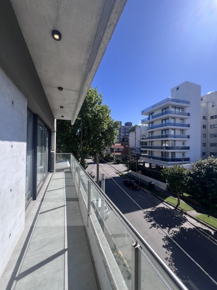 PISO CON TERRAZA PROPIA.  EN VENTA - LAS HERAS 3200