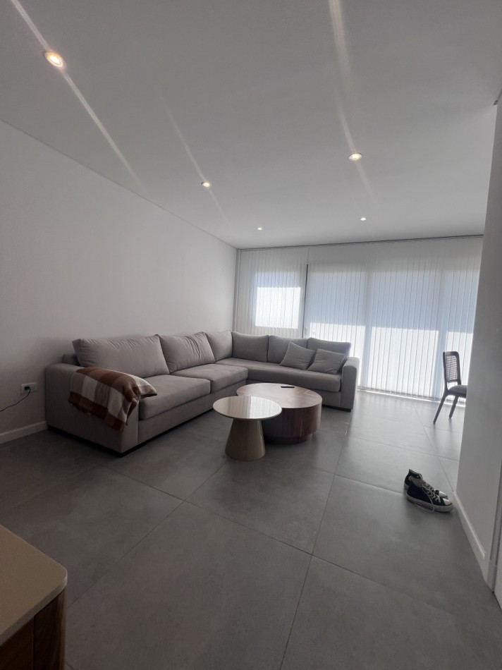 PISO CON TERRAZA PROPIA.  EN VENTA - LAS HERAS 3200