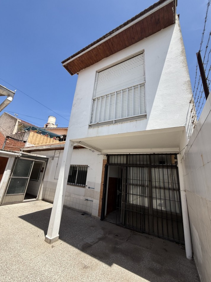 APTO CREDITO Chalet 4 ambientes con garage + departamento