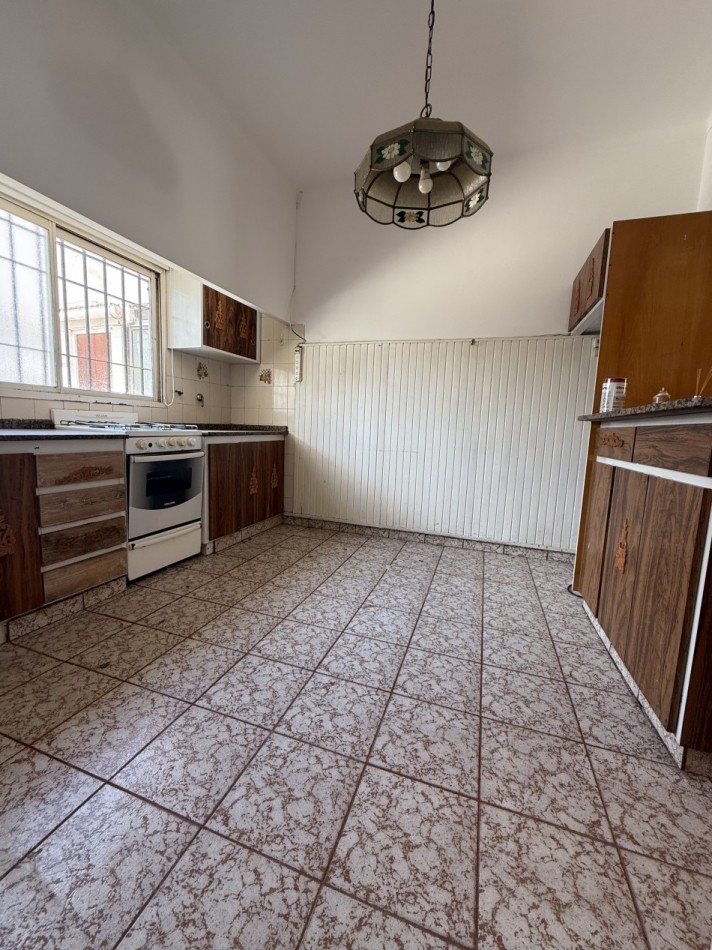 APTO CREDITO Chalet 4 ambientes con garage + departamento