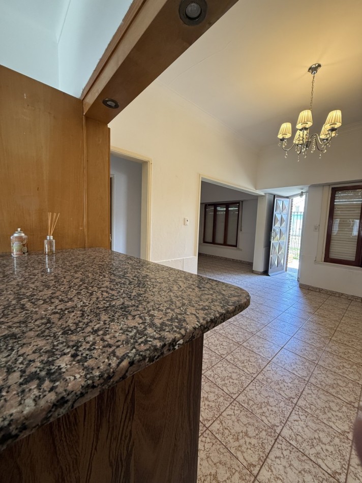 APTO CREDITO Chalet 4 ambientes con garage + departamento