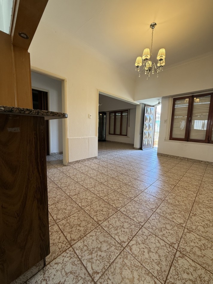 APTO CREDITO Chalet 4 ambientes con garage + departamento