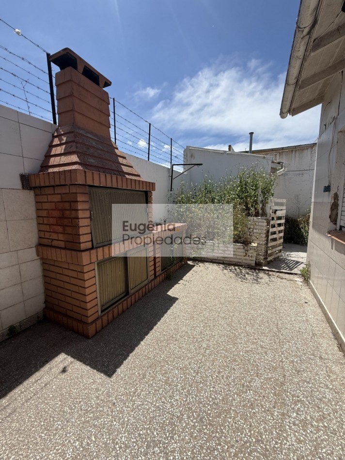 Chalet 4 ambientes con garage + departamento