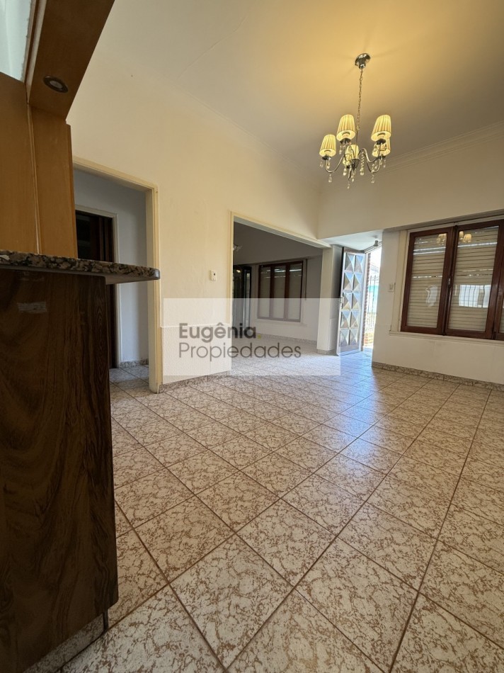 Chalet 4 ambientes con garage + departamento