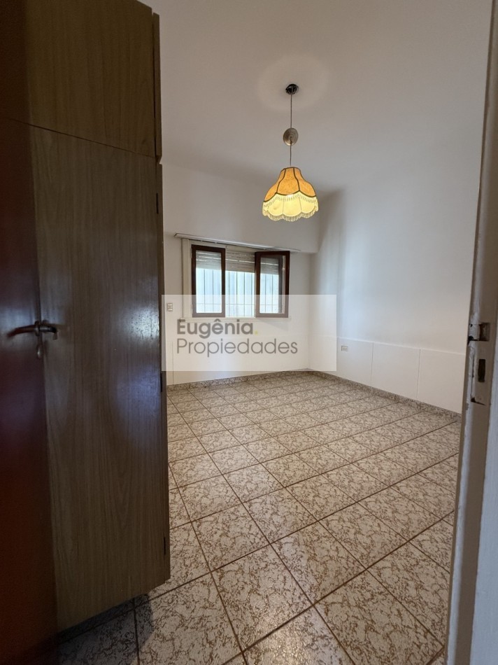 Chalet 4 ambientes con garage + departamento