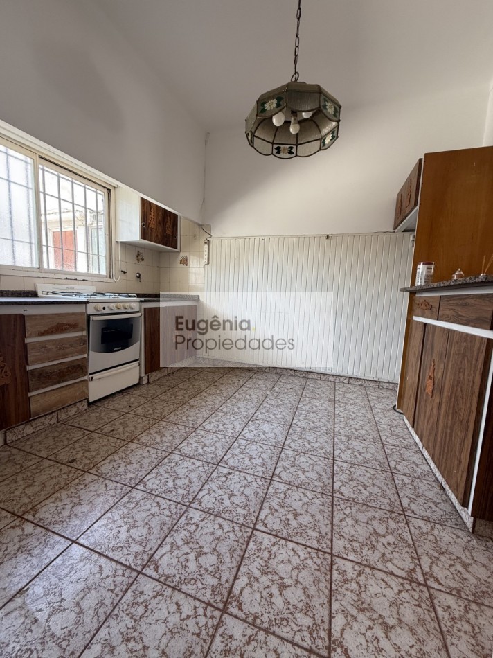 Chalet 4 ambientes con garage + departamento