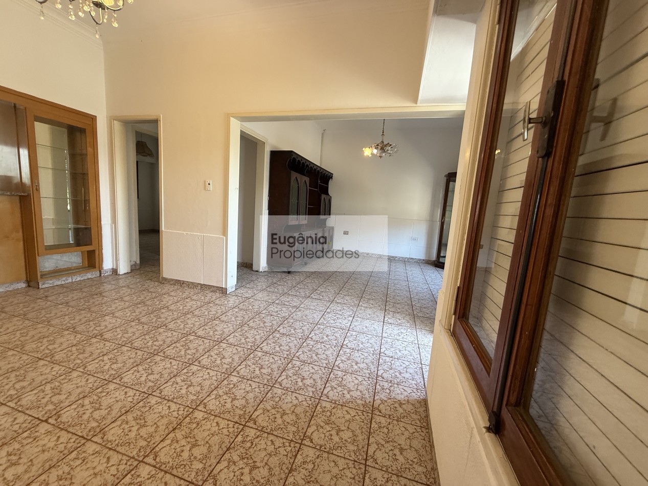 Chalet 4 ambientes con garage + departamento