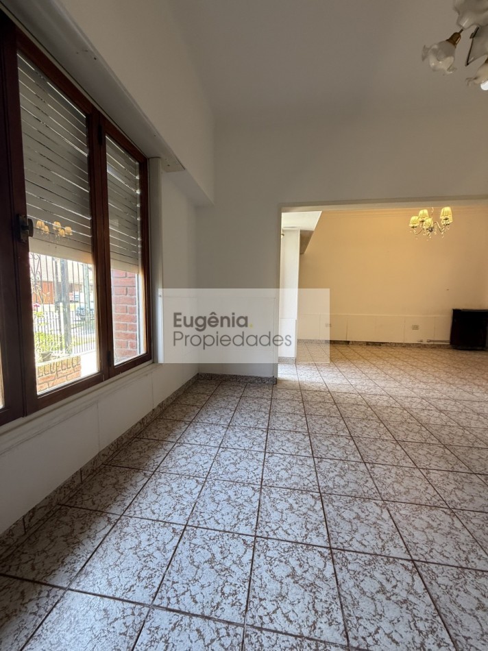 Chalet 4 ambientes con garage + departamento