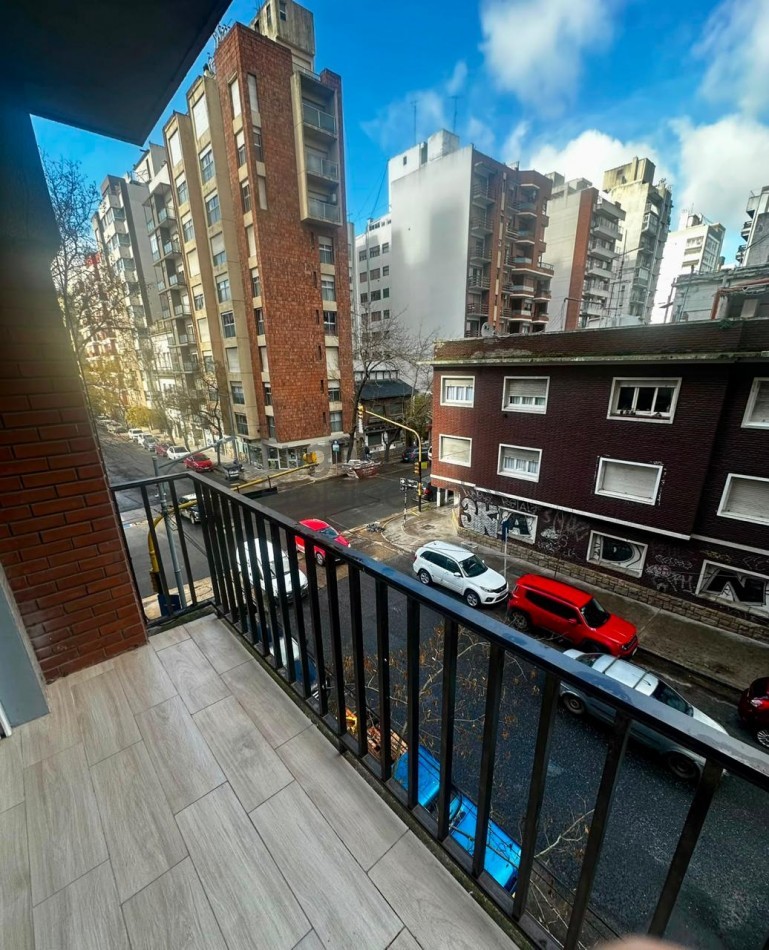 RECICLADO | Departamento de 3 ambientes a la calle con balcon | Zona Centro